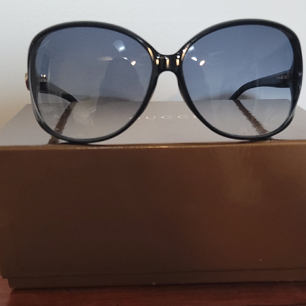 Gucci Black Oversized Sunglasses with Gradient Lenses